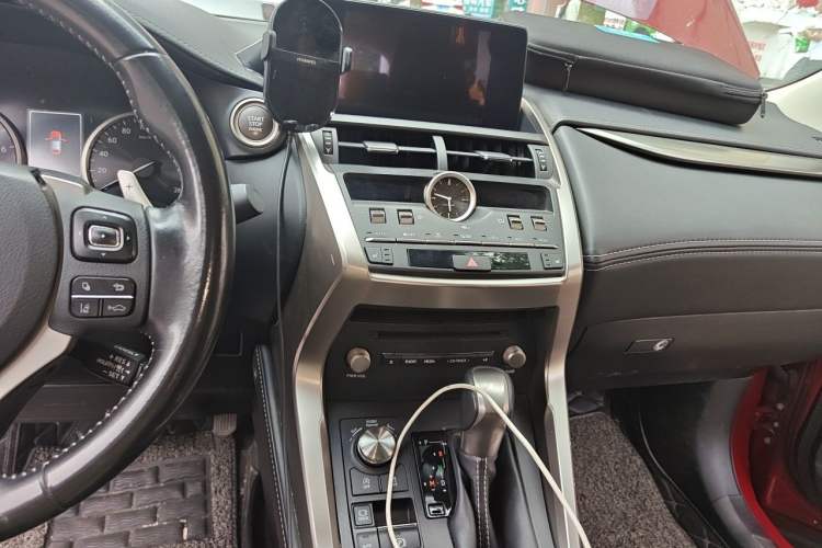 Used Lexus NX 2020 200 Front-Wheel Drive Vmotion Edition China VI Standard Audio And AC Panel