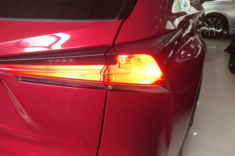 Used Lexus NX 2020 300h Front-Drive FENGSHANG Version China VI Standard Exterior 3