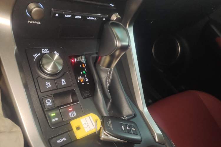 Used Lexus NX 2020 200 All-Wheel Drive Fēngshàng Version China VI Standard Gear Lever