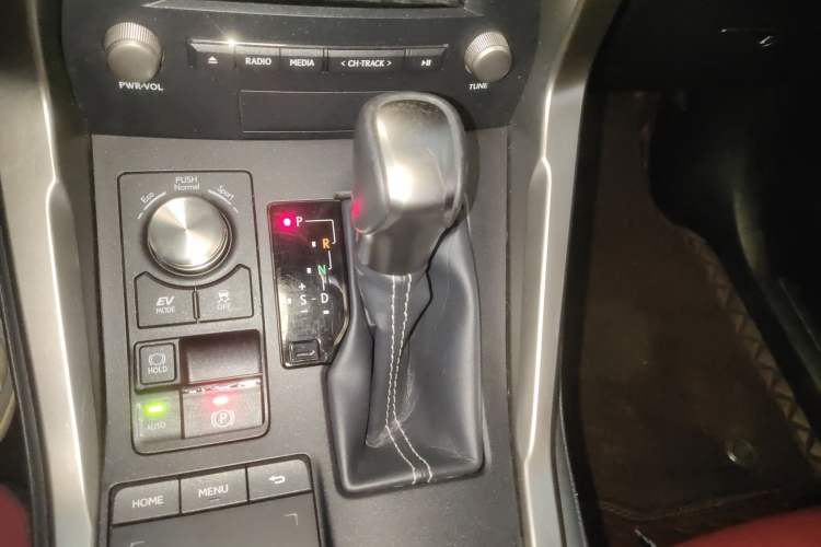 Used Lexus NX 2020 300h Front-Drive FENGSHANG Version China VI Standard Gear Lever