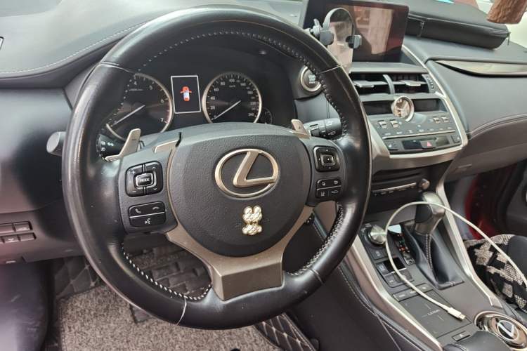 Used Lexus NX 2020 200 Front-Wheel Drive Vmotion Edition China VI Standard Steering Wheel