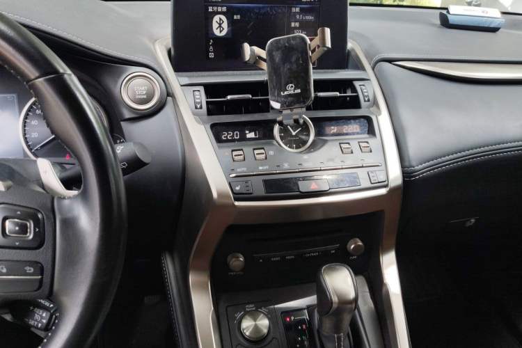 Used Lexus NX 2020 200 Front-Wheel Drive Vmotion Edition China VI Standard Audio And AC Panel