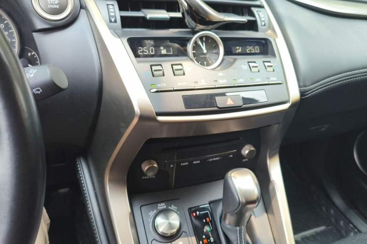 Used Lexus NX 2020 200 Front-Wheel Drive Freeline Edition China VI Standard Audio And AC Panel