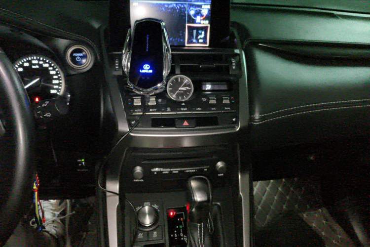 Used Lexus NX 2020 300h Front-Drive FENGSHANG Version China VI Standard Audio And AC Panel