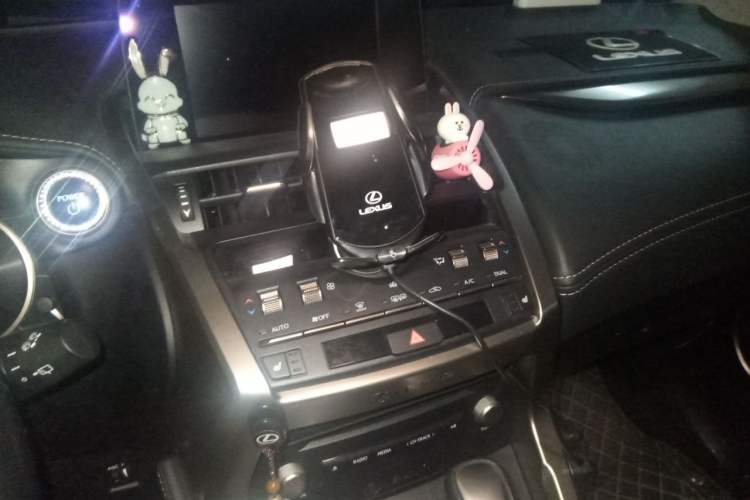 Used Lexus NX 2020 300h Front-Drive FENGSHANG Version China VI Standard Audio And AC Panel