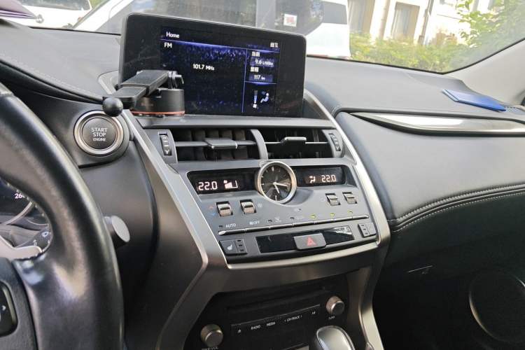 Used Lexus NX 2020 200 Front-Wheel Drive Vmotion Edition China VI Standard Audio And AC Panel