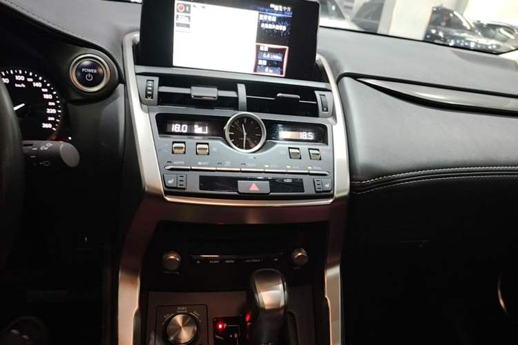 Used Lexus NX 2020 300h Front-Drive FENGSHANG Version China VI Standard Audio And AC Panel
