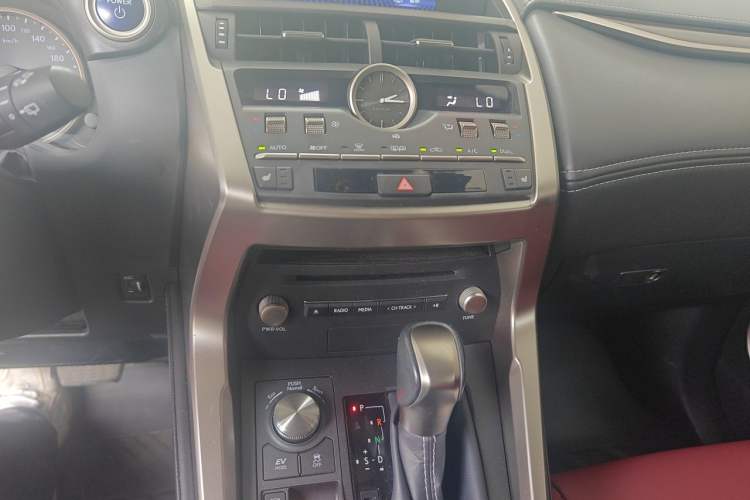 Used Lexus NX 2020 300h All-Wheel Drive FENGZHI Version China VI Standard Audio And AC Panel
