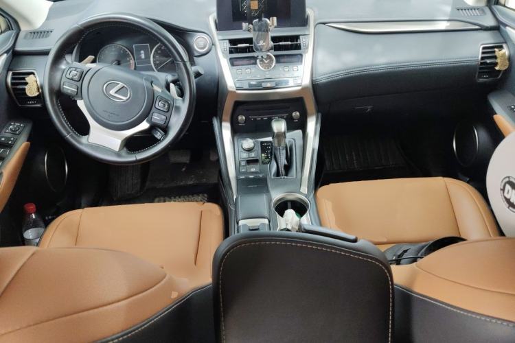 Used Lexus NX 2020 200 Front-Wheel Drive Vmotion Edition China VI Standard Center Console