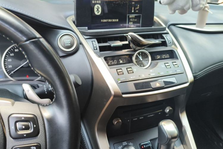 Used Lexus NX 2020 200 Front-Wheel Drive Freeline Edition China VI Standard Center Console