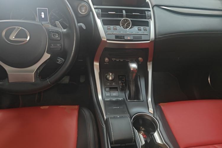 Used Lexus NX 2020 200 Front-Wheel Drive Freeline Edition China VI Standard Center Console