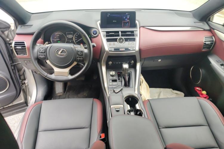 Used Lexus NX 2020 300h Front-Drive Fēngyuè Version China VI Standard Center Console