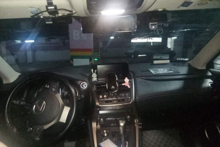 Used Lexus NX 2020 300h Front-Drive FENGSHANG Version China VI Standard Center Console