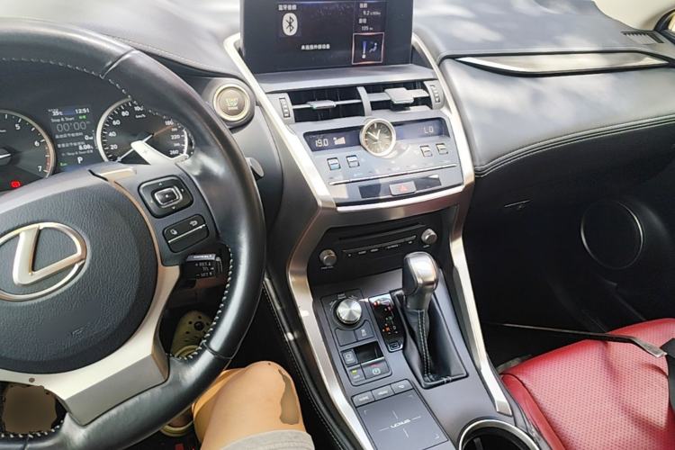 Used Lexus NX 2020 200 Front-Wheel Drive Freeline Edition China VI Standard Center Console