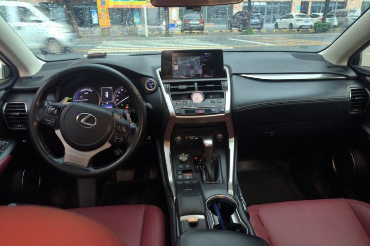 Used Lexus NX 2020 300h Front-Drive FENGSHANG Version China VI Standard Center Console