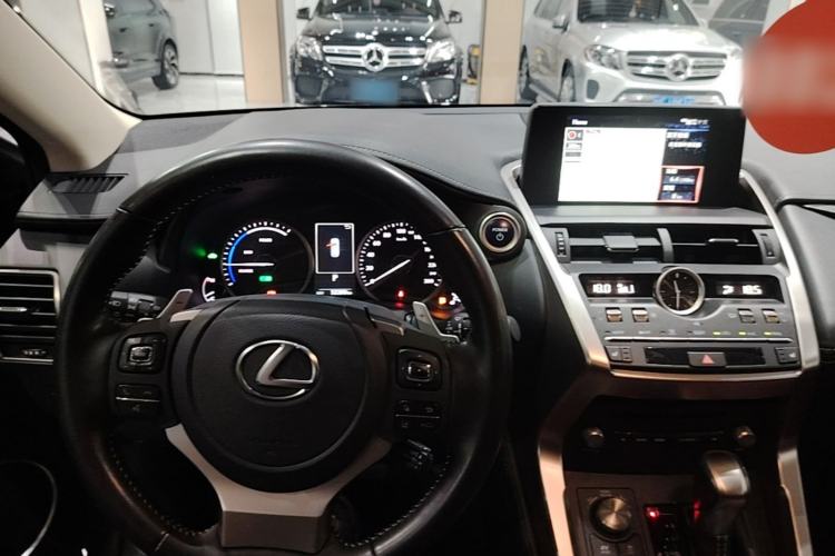 Used Lexus NX 2020 300h Front-Drive FENGSHANG Version China VI Standard Center Console