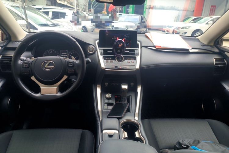 Used Lexus NX 2020 200 Front-Wheel Drive Freeline Edition China VI Standard Center Console