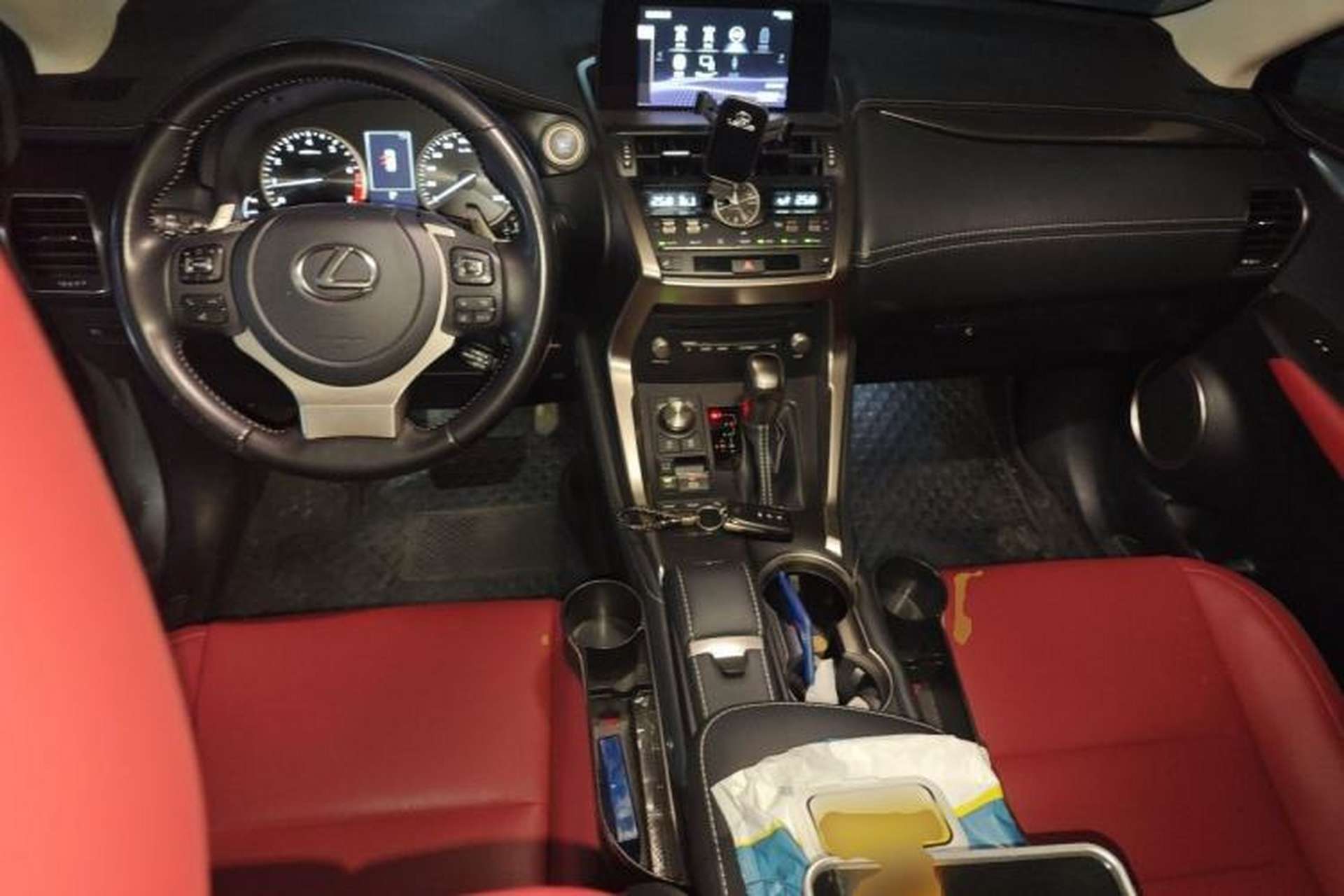 Used Lexus NX 2020 200 All-Wheel Drive Fēngshàng Version China VI Standard Center Console