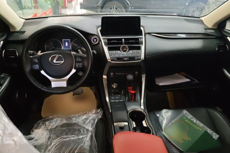 Used Lexus NX 2020 300h All-Wheel Drive FENGZHI Version China VI Standard Center Console