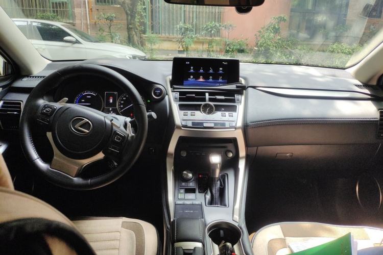 Used Lexus NX 2020 300h Front-Drive FENGSHANG Version China VI Standard Center Console