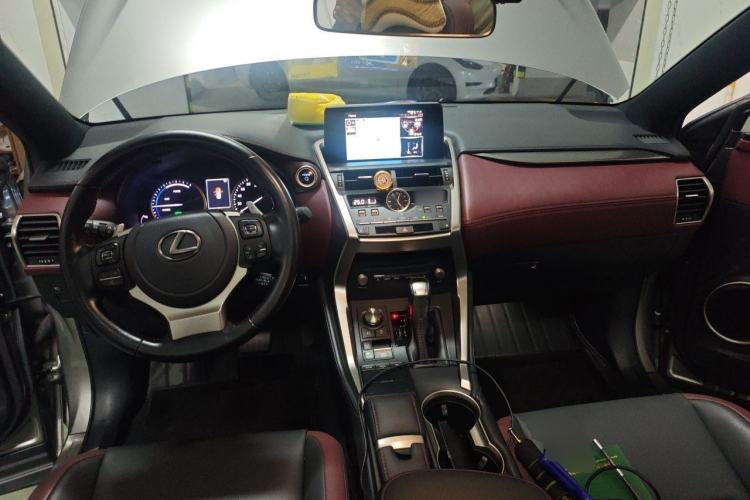 Used Lexus NX 2020 300h Front-Wheel Drive Smart Hybrid Special Limited Edition Center Console