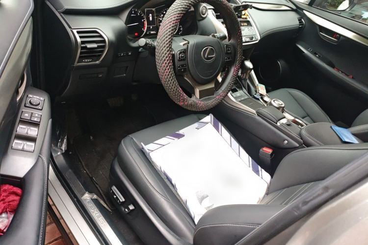 Used Lexus NX 2020 200 Front-Wheel Drive Vmotion Edition China VI Standard Driver Seat