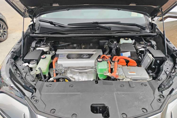 Used Lexus NX 2020 300h Front-Drive FENGSHANG Version China VI Standard Engine Bay