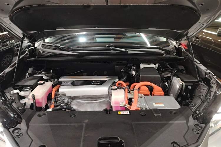 Used Lexus NX 2020 300h Front-Drive FENGSHANG Version China VI Standard Engine Bay