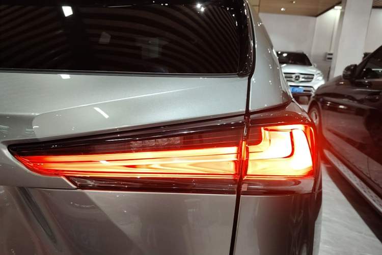 Used Lexus NX 2020 300h Front-Drive FENGSHANG Version China VI Standard Exterior 3
