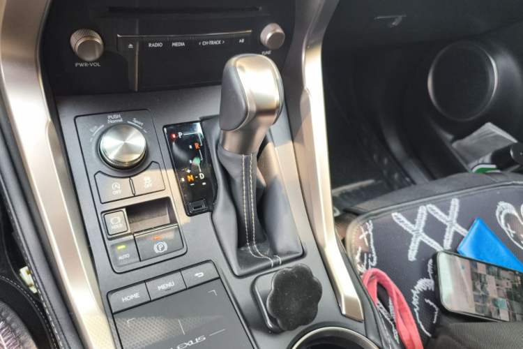 Used Lexus NX 2020 200 Front-Wheel Drive Freeline Edition China VI Standard Gear Lever