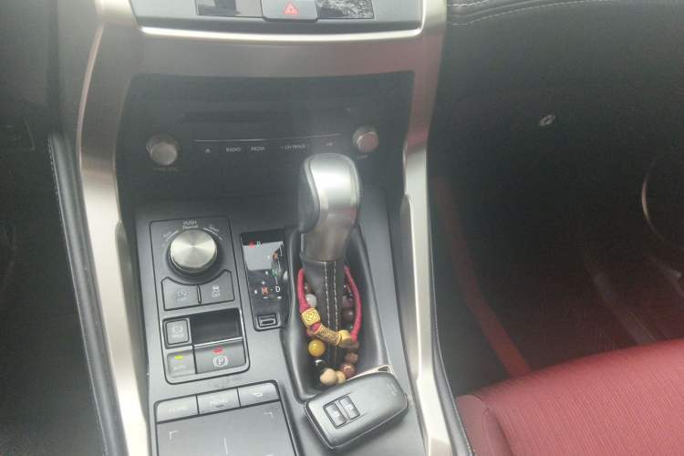 Used Lexus NX 2020 200 Front-Wheel Drive Freeline Edition China VI Standard Gear Lever