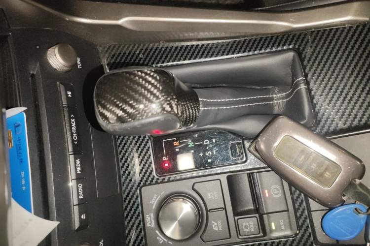 Used Lexus NX 2020 300h Front-Drive FENGSHANG Version China VI Standard Gear Lever