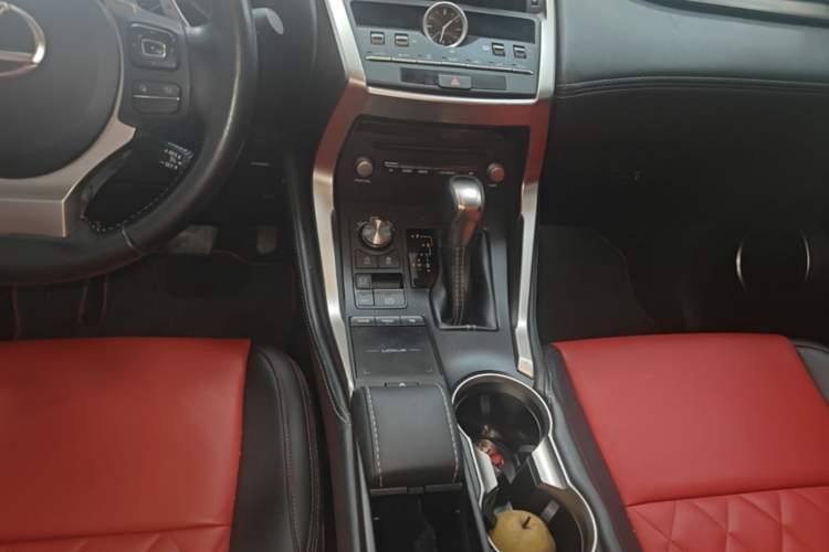 Used Lexus NX 2020 200 Front-Wheel Drive Freeline Edition China VI Standard Gear Lever