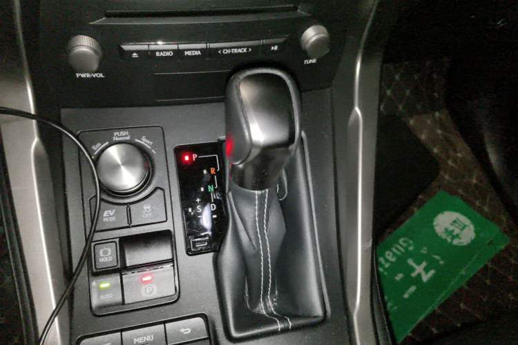 Used Lexus NX 2020 300h Front-Drive FENGSHANG Version China VI Standard Gear Lever