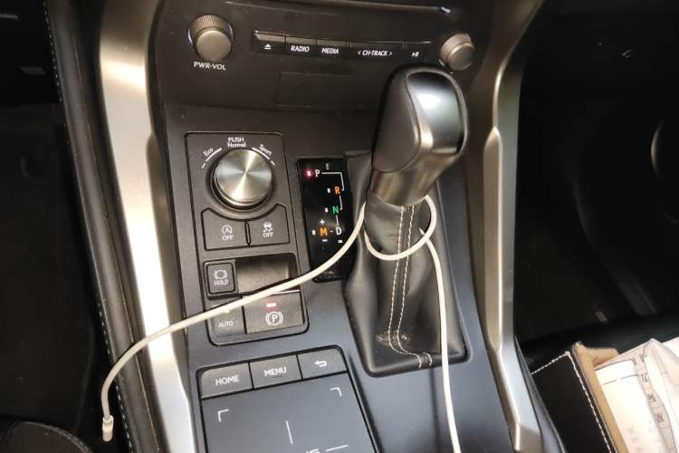 Used Lexus NX 2020 200 Front-Wheel Drive Freeline Edition China VI Standard Gear Lever