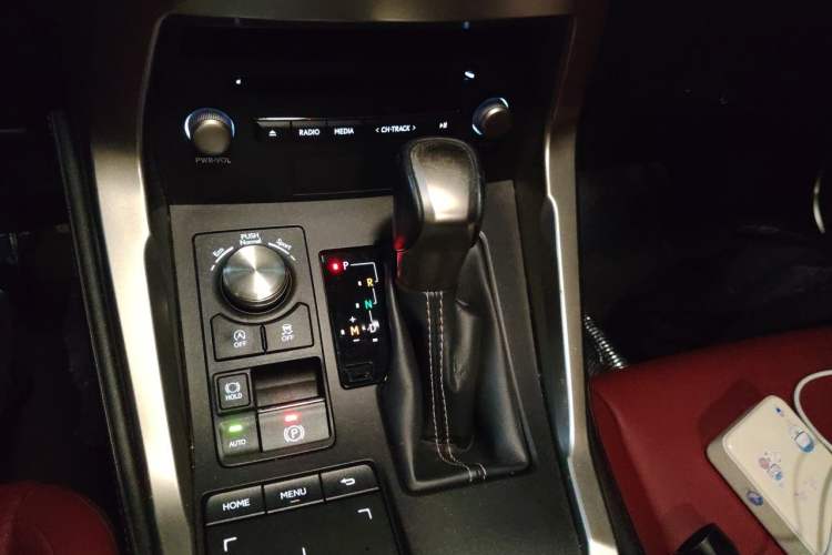 Used Lexus NX 2020 200 All-Wheel Drive Fēngshàng Version China VI Standard Gear Lever