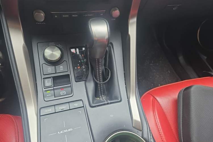 Used Lexus NX 2020 200 Front-Wheel Drive Freeline Edition China VI Standard Gear Lever
