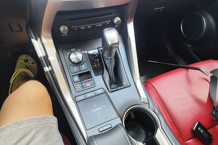 Used Lexus NX 2020 200 Front-Wheel Drive Freeline Edition China VI Standard Gear Lever