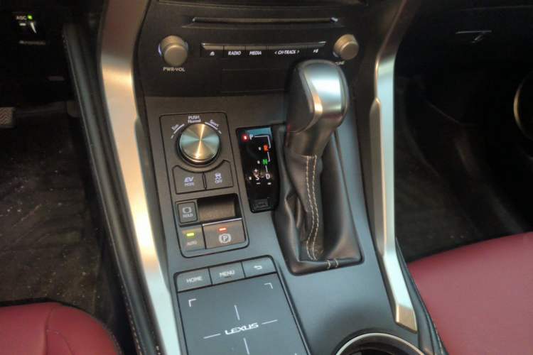 Used Lexus NX 2020 300h Front-Drive FENGSHANG Version China VI Standard Gear Lever