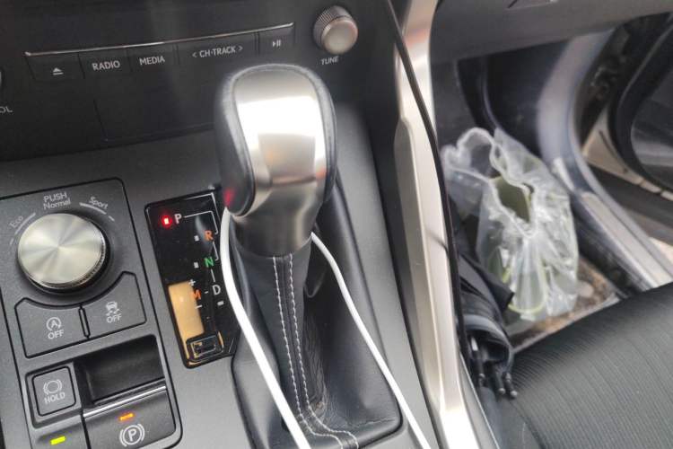Used Lexus NX 2020 200 Front-Wheel Drive Freeline Edition China VI Standard Gear Lever