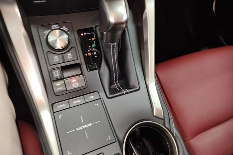 Used Lexus NX 2020 200 All-Wheel Drive Fēngshàng Version China VI Standard Gear Lever