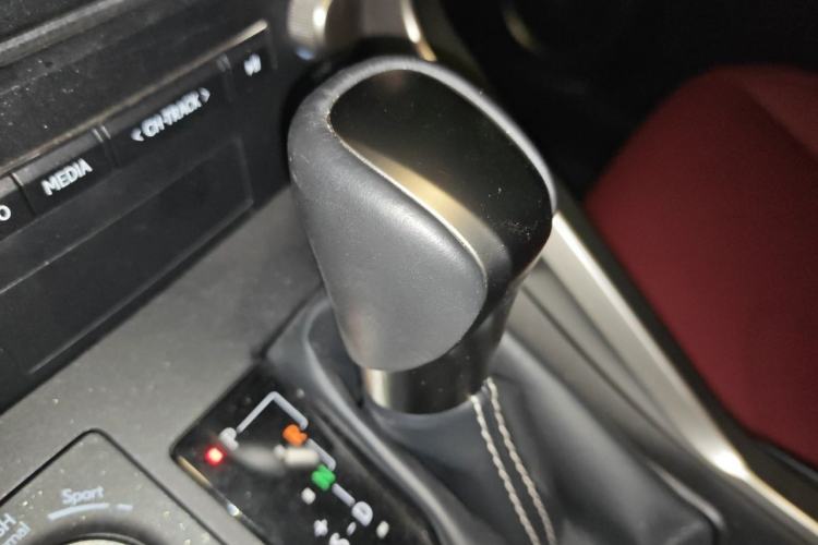 Used Lexus NX 2020 300h Front-Drive FENGSHANG Version China VI Standard Gear Lever