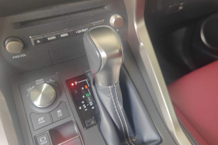 Used Lexus NX 2020 300h All-Wheel Drive FENGZHI Version China VI Standard Gear Lever