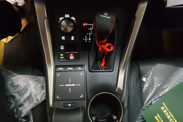 Used Lexus NX 2020 300h All-Wheel Drive FENGZHI Version China VI Standard Gear Lever