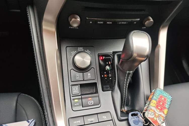Used Lexus NX 2020 200 Front-Wheel Drive Vmotion Edition China VI Standard Gear Lever