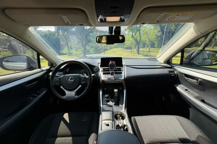 Used Lexus NX 2020 200 Front-Wheel Drive Freeline Edition China VI Standard Interior 3