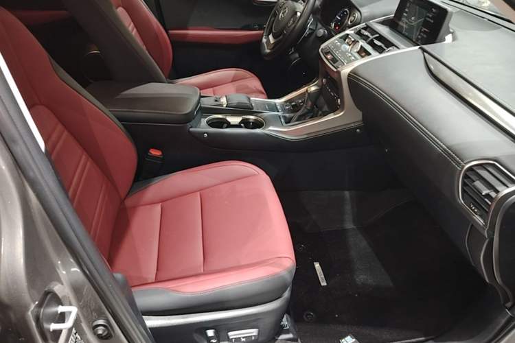 Used Lexus NX 2020 300h Front-Drive FENGSHANG Version China VI Standard Right Front Seat