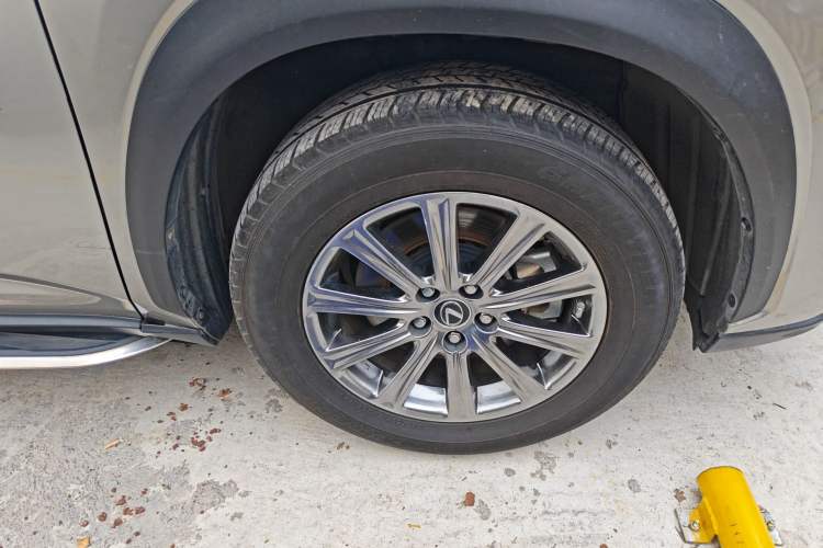 Used Lexus NX 2020 300h Front-Drive FENGSHANG Version China VI Standard Right Front Wheel Hub