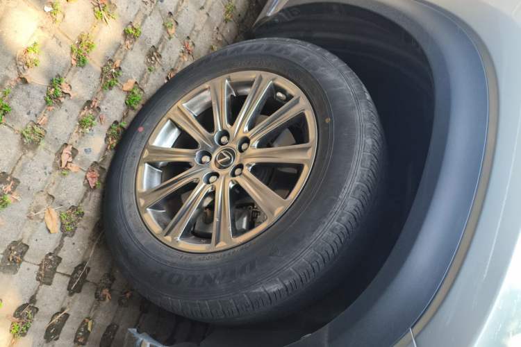 Used Lexus NX 2020 200 Front-Wheel Drive Freeline Edition China VI Standard Right Front Wheel Hub