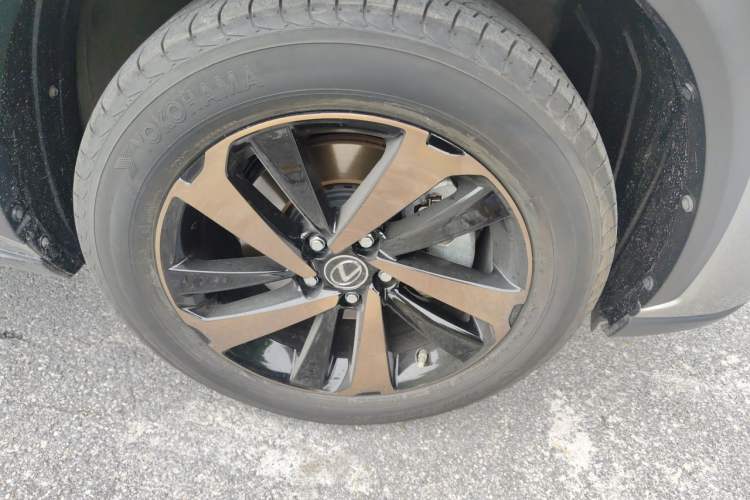 Used Lexus NX 2020 300h Front-Drive Fēngyuè Version China VI Standard Right Front Wheel Hub
